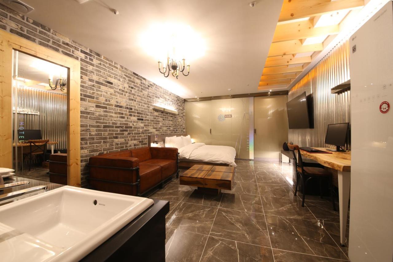 The J Hotel Daegu Exterior foto